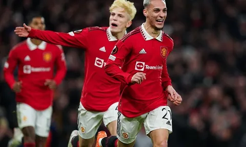Manchester United - Barcelona > 2-1: Lội ngược dòng để đi tiếp