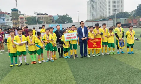 Bế mạc giải Bóng đá mini nam khối Tiểu học và THCS quận Ba Đình năm học 2022-2023 