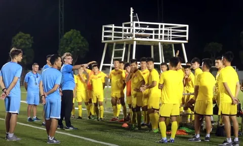 Đội tuyển U23 Việt Nam: Tập ngày không đủ, tranh thủ tập đêm