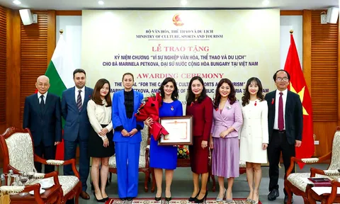 Đại sứ Bungary tại Việt Nam nhận Kỷ niệm chương “Vì sự nghiệp Văn hóa, Thể thao và Du lịch”