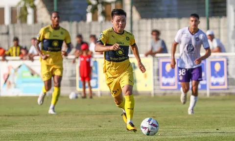 Quang Hải “lạc lối” ở Pau FC