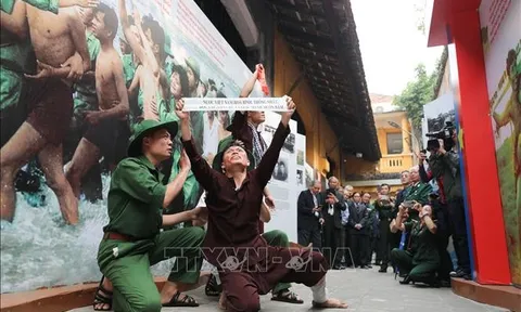 Xúc động 'Phút hồi sinh' của các chiến sĩ cách mạng bị địch bắt, tù đày