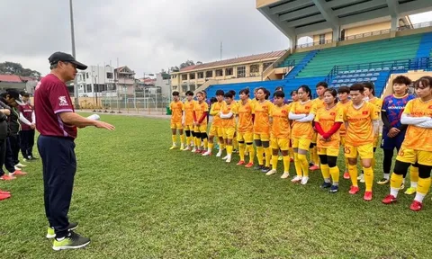 Đội tuyển nữ Việt Nam: Huấn luyện viên Mai Đức Chung trẻ hóa lực lượng