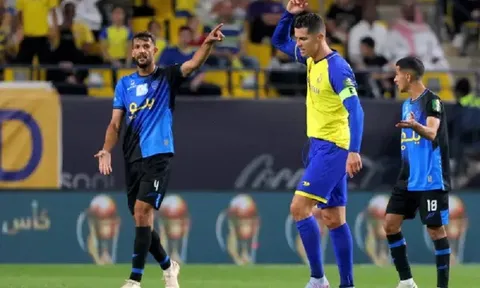 Cristiano Ronaldo nổi giận với trọng tài sau 3 trận tịt ngòi liên tiếp