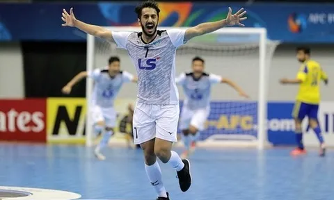 Futsal mở cửa muộn còn hơn không