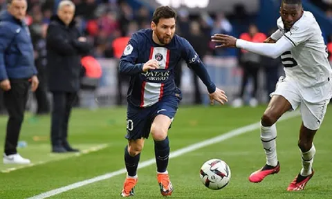 Lionel Messi bị cổ động viên la ó trong trận thua trên sân nhà