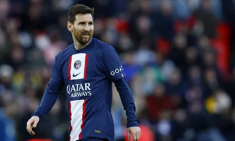 Tiền vệ Barcelona bảo vệ Messi trước sự chế nhạo của cổ động viên