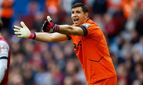 Thủ môn Emiliano Martinez đưa ra quyết định về tương lai