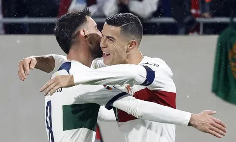 Huấn luyện viên Roberto Martinez không tiếc lời khen ngợi Cristiano Ronaldo