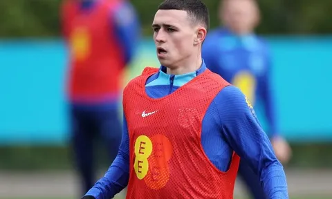 Tiền vệ Phil Foden phải nghỉ thi đấu 1 tháng