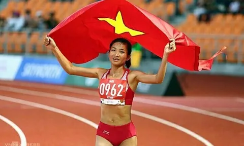 Vận động viên Nguyễn Thị Oanh nhận danh hiệu Gương mặt thể thao của năm