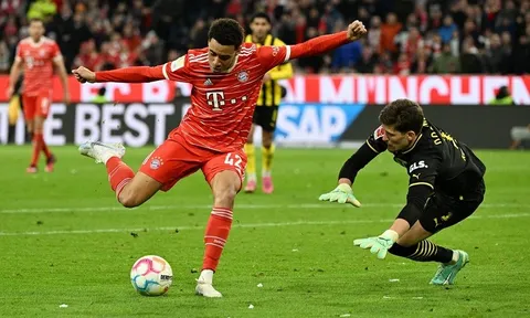 Thắng trên sân nhà, Bayern Munich chiếm ngôi đầu của Dortmund