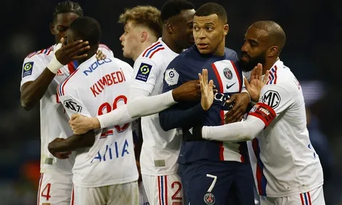 Paris Saint-Germain tiếp tục thua sốc Lyon trên sân nhà
