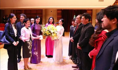 Phu nhân Chủ tịch nước và Phu nhân Toàn quyền Australia thăm Học viện Âm nhạc Quốc gia Việt Nam