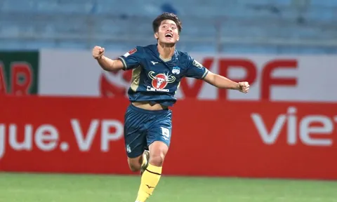 V.League 2023: Quốc Việt ghi bàn, Troussier chờ "sao mai" lên tiếng
