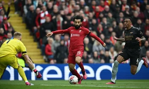 Liverpool - Arsenal > 2-2: "Cầm vàng lại để vàng rơi"