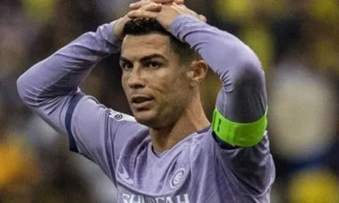 Al Nassr hụt hơi trong cuộc đua vô địch, C.Ronaldo phớt lờ huấn luyện viên