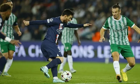 Lionel Messi chờ cuộc gọi từ Barcelona