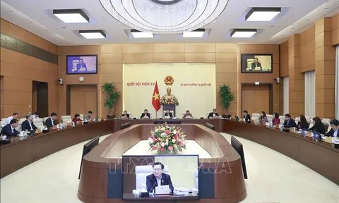 Bế mạc Phiên họp chuyên đề pháp luật tháng 4