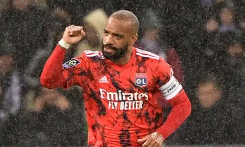 Alexandre Lacazette tỏa sáng trong chiến thắng của Lyon