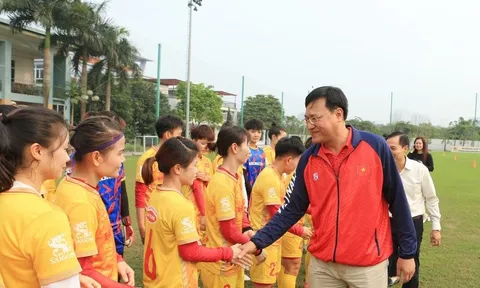 Lãnh đạo Tổng cục Thể dục thể thao thăm và động viên đội tuyển bóng đá nữ Việt Nam