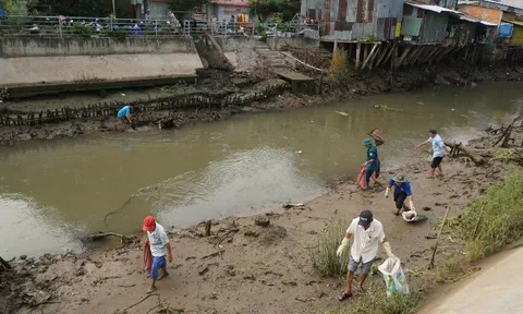 Thành phố Cao Lãnh ra quân thực hiện mô hình “Dòng sông không rác” gắn với “Ngày đại đoàn kết vì cộng đồng”