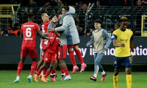Huấn luyện viên Xabi Alonso cùng Leverkusen làm nên lịch sử tại đấu trường Europa League