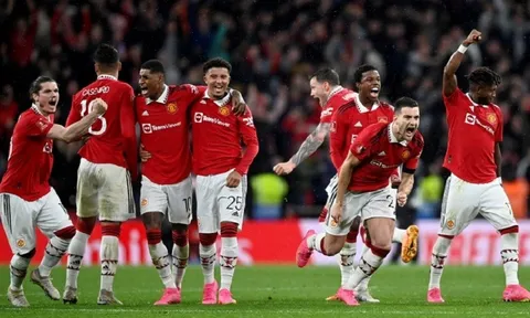 Huấn luyện viên Ten Hag quyết cản Man City giành cú ăn ba