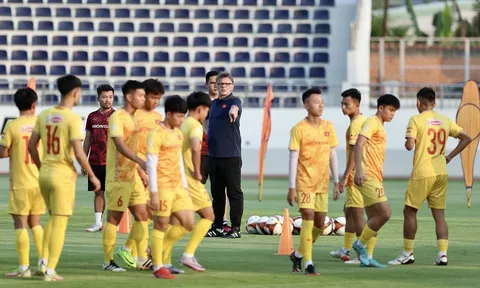 Philippe Troussier tiến gần tới kỷ lục của Calisto