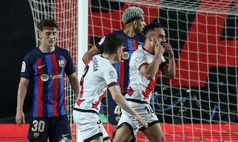 Rayo Vallecano - Barcelona > 2-1: Real gọi, Barca trả lời