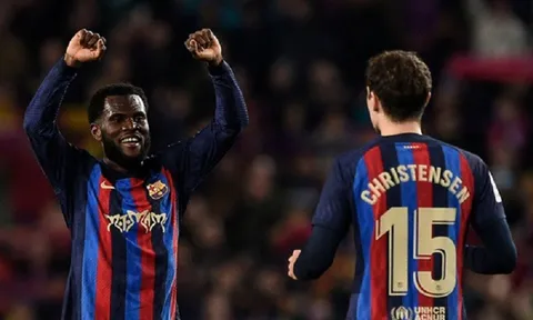 Cầu thủ Barcelona từ chối giảm lương vì Lionel Messi