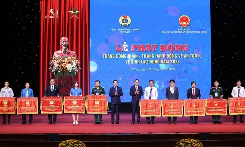 Thủ tướng: Đầu tư cho người lao động là đầu tư cho phát triển bền vững
