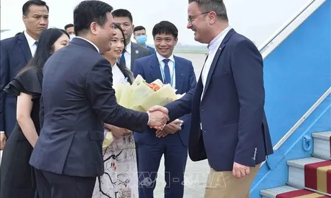 Thủ tướng Đại Công quốc Luxembourg tới Hà Nội, bắt đầu thăm chính thức Việt Nam