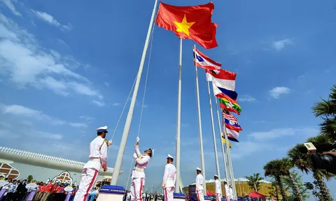 Lễ thượng cờ 11 quốc gia tham dự SEA Games 32
