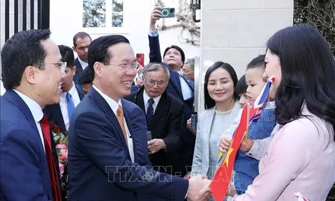 Chủ tịch nước thăm cộng đồng người Việt và Đại sứ quán Việt Nam tại Anh