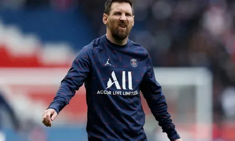 Lionel Messi phải giảm sâu lương để trở lại khoác áo Barcelona