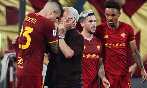 Vòng 34 Serie A > AS Roma - Inter Milan (23 giờ ngày 6/5): Không còn đường lui