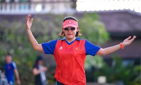 “Nữ hoàng đi bộ” Thanh Phúc giành huy chương vàng đầu tiên cho Điền kinh Việt Nam tại SEA Games 32