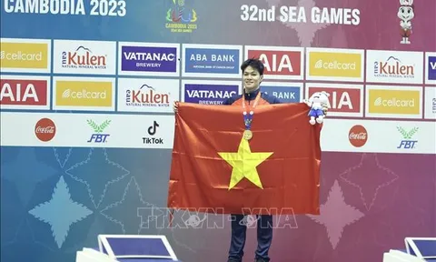 Hưng Nguyên vượt khó giành huy chương vàng đầu tiên cho Bơi Việt Nam tại SEA Games 32
