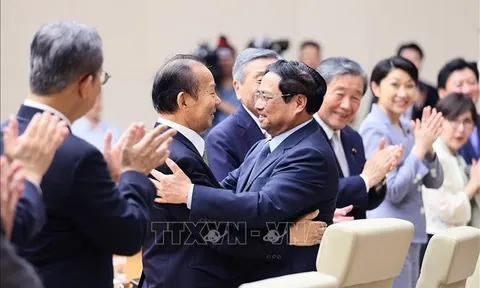 Thủ tướng tiếp Chủ tịch Liên minh Nghị sĩ hữu nghị Nhật Bản - Việt Nam