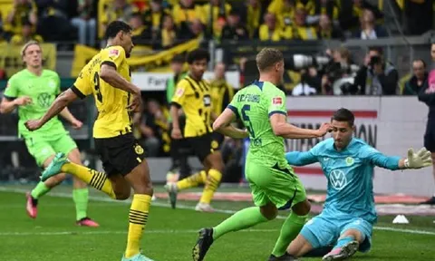 Dortmund tiếp tục bám đuổi Bayern Munich