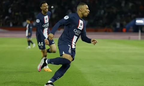 Mbappe đi vào lịch sử Ligue 1 sau cú đúp vào lưới Ajaccio