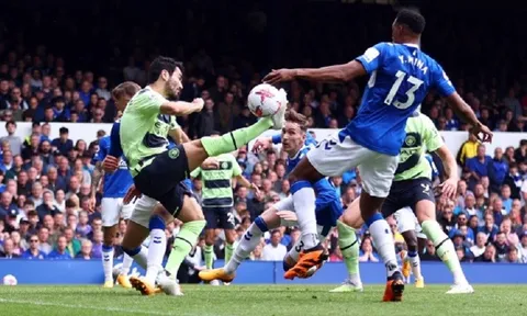 Lập siêu phẩm vào lưới Everton, Gundogan sáng cửa giành giải Puskas