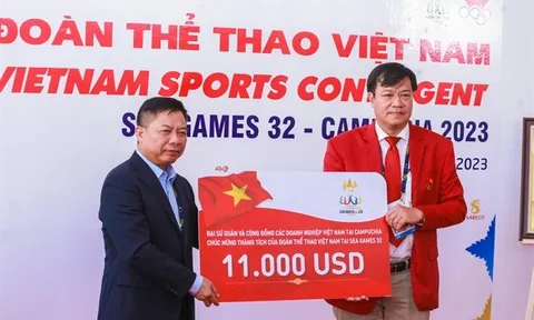 Đại sứ Nguyễn Huy Tăng thăm đoàn Thể thao Việt Nam tại SEA Games 32