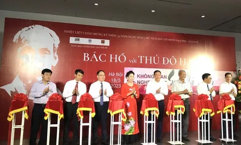 Khai mạc trưng bày 'Bác Hồ với Thủ đô Hà Nội'