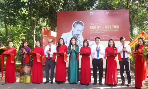 Trưng bày chữ ký và bút tích của Chủ tịch Hồ Chí Minh giai đoạn 1945 - 1969