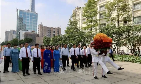 Lãnh đạo TP Hồ Chí Minh dâng hương Chủ tịch Hồ Chí Minh dịp sinh nhật Bác 19/5