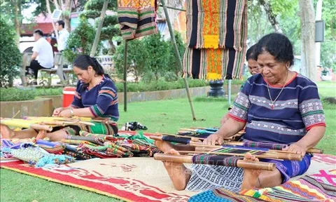 Dệt thổ cẩm của người M'nông Bình Phước được công nhận Di sản Văn hóa phi vật thể quốc gia