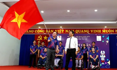 Thủ tướng động viên đoàn Thể thao người khuyết tật Việt Nam trước khi lên đường dự ASEAN Para Games