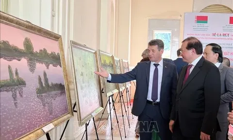 Triển lãm tranh phong cảnh 'Belarus qua con mắt họa sỹ' tại TP Hồ Chí Minh​